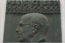 Gedenktafel / Foto: Bauer TF_Kelsen_Hans_Digi