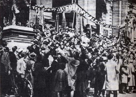 1_mai_1924_massenkundgebung_der_sozialdemokr_studenten_aufuni_rampe_1