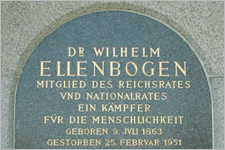 Urnenhain / Foto: Bauer TF_Ellenbogen_Tafel_Digi