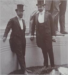 Mit dem Bildhauer Franz Seifert (li.) bei der Enthüllung des Strauß-Lanner-Denkmals, 1905 / Foto: Wien Museum Oerley_Seifert_TF_Werner