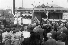 Sokol-Akademie, 1928 / Foto: Bezirksmuseum Favoriten TF_Tschech_Herzplatz_Sokolakademie_1928_BM10