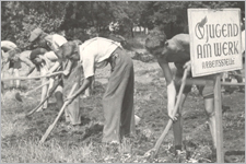Ernteeinsatz 1946 / Foto: Jugend am Werk TF_Ernteeinsatz_1946_Jugend_am_Werk