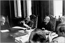 Parteivorstandssitzung 1945 / Foto: VGA TF_1945_Parteivorstand_VGA