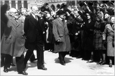 Renner und Körner, 1945 / Foto: VGA TF_Renner_Koerner_1945_SPOe_Broschuere_VGA