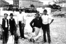 Bauarbeiter bei der Errichtung der Philadelphiabrücke 1908 / Foto: WIFAR TF_Meidling_BauPhiladelphiabruecke_1908_WIFAR