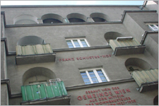 Franz-Schuster-Hof / Foto: Bauer TF__Franz_Schuster_Hof_Digi
