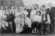 Theatergruppe der Tschechischen Sozialistischen Jugend, 1925 / Foto: Bezirksmuseum Favoriten TF_Tschech_Soz_JugendTheater_1925_BM10