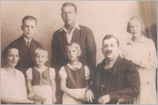 Stehend, mit offenem Hemd / Foto: SPÖ Froehlich_Johann_TF_BO23