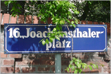 Foto: Bauer Joachimsthaler_Platz_Schild_TF_Digi