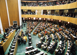 Parlament_head_spoe_pertramer