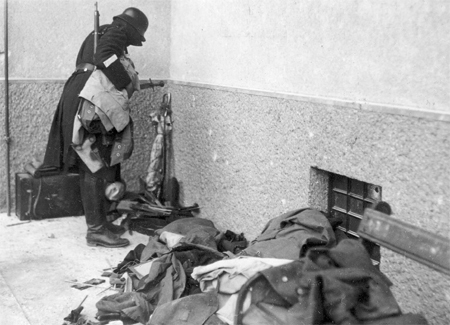 1934_kampfrequisiten_des_schutzbundes_vga7_1