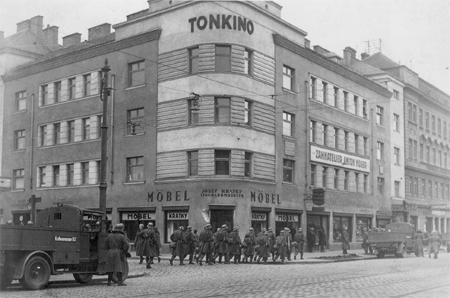 1934_truppenvormarsch_floridsdorf_vga5