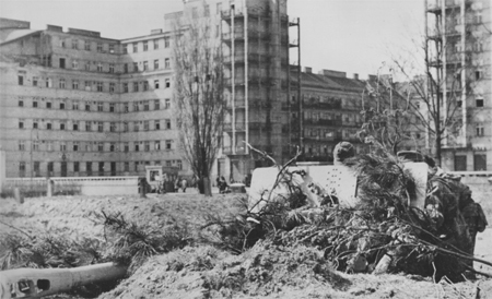 20_zerstorteflak_engelsplatz1945_bm21