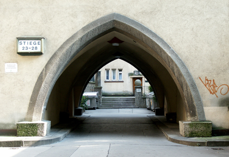 4_liebknechthof_charlotte_schlifelner