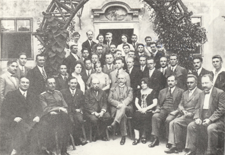 Ahs_ersterjahrgang1926_lehrer_schueler