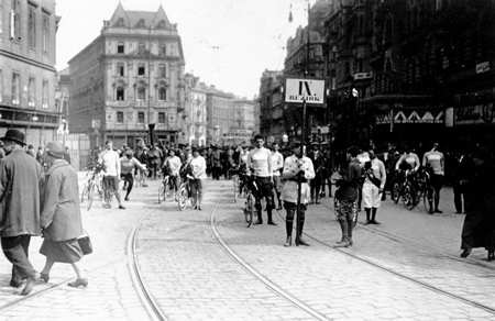 Arbeiterradfahrer_1_mai_alsergrund_lindenmayr