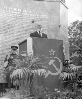 Befreingsdenkmal_gedenkfeier_koerner_1949_vga
