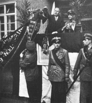 Deutsch_julius_fahnenuebergabeanschutzbund_eberthof_19290522