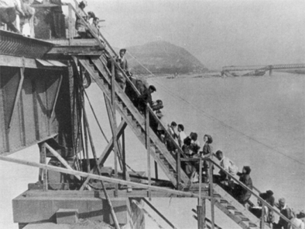 Florodsdorferbruecke1945_2_bo20