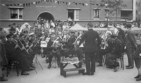 Hanuschhof_eroeffnung_1925_3_bm03