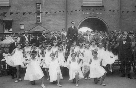 Hanuschhof_eroeffnung_1925_7_bm03