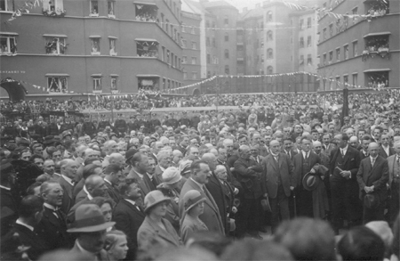 Hanuschhof_eroeffnung_1925_9_bm03
