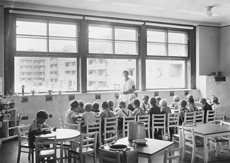 Karl_marx_hof_kindergarten3_bm19