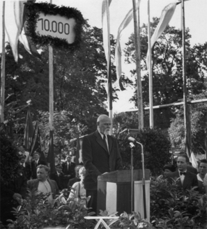 Koerner_grundsteinlegung_zur_10_000wohnung_wien18_aug_wifar1950