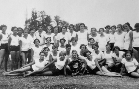 Landstrasser_wat_frauen_a_um1930_bm03