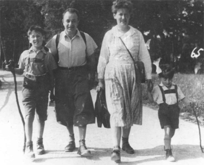 Leichter_kaethe_mit_otto_undkindern_doew