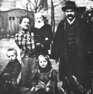 Poelzer_familie_1904_galerie_spoe