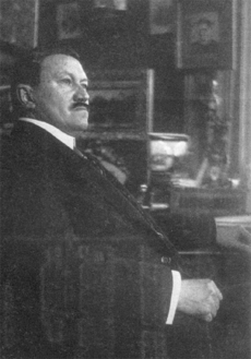 Portraet_schuhmeier_arbeitszimmer_bo20