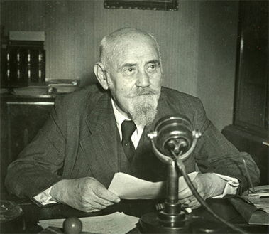 Renner_redet4_radio_1945_oegb_archiv