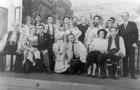 Tschech_soz_jugend_theater_1925_bm10