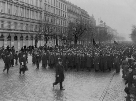 Wahlrechtsdemo_1905_1_vga2