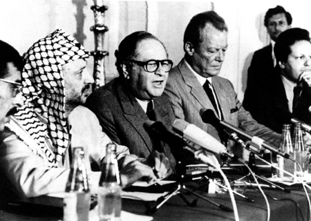 Yassirarafat_willibrandtr_1979wien_spoe_broschuere_kreisky_archiv